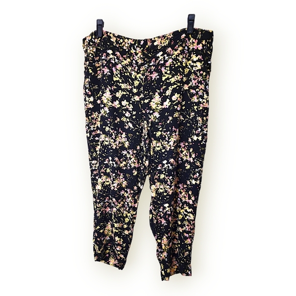 Jessica Simpson "Boquet Splash" Floral Joggers with Pockets - Picture 2 of 10